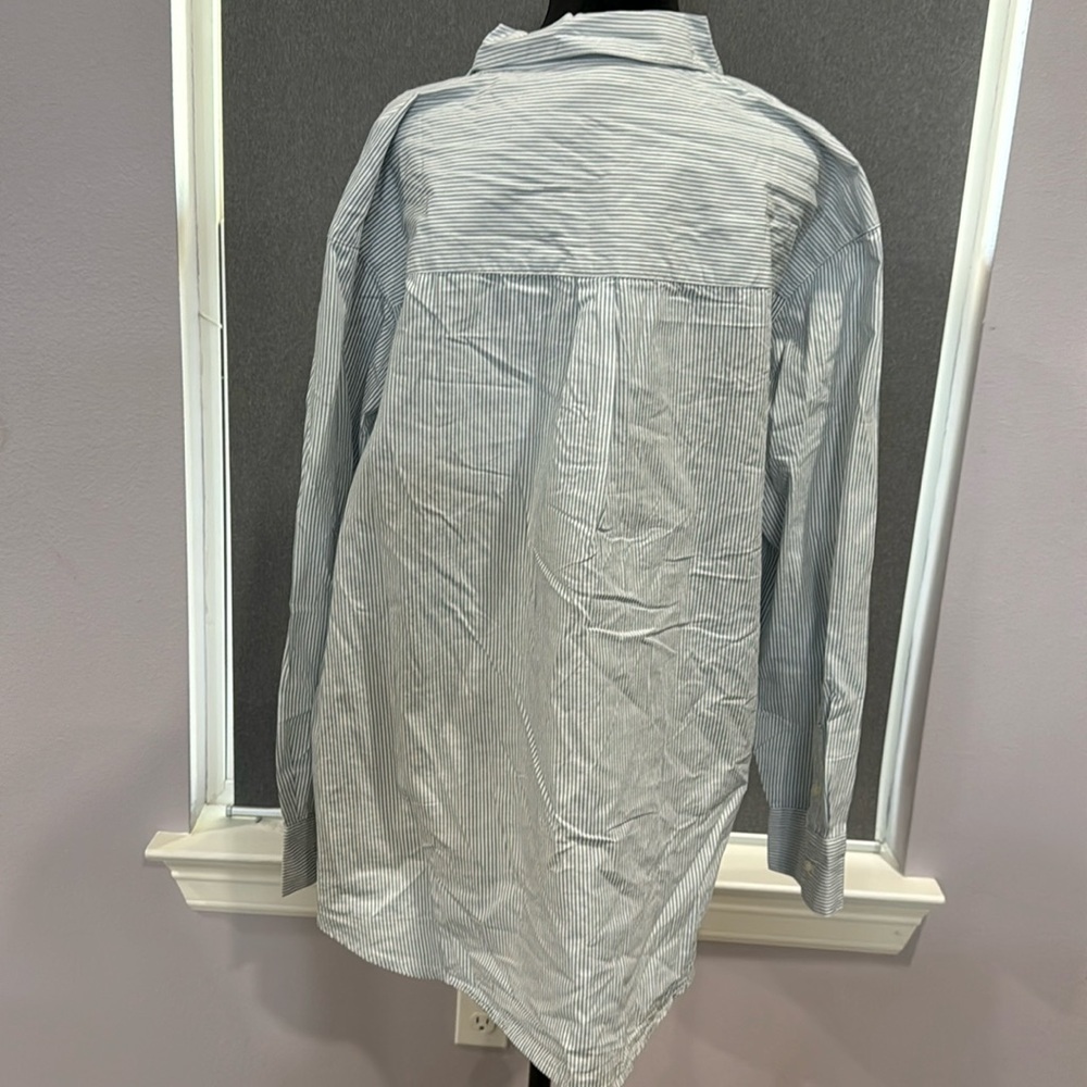 Buttoned shirt - Picture 2 of 4